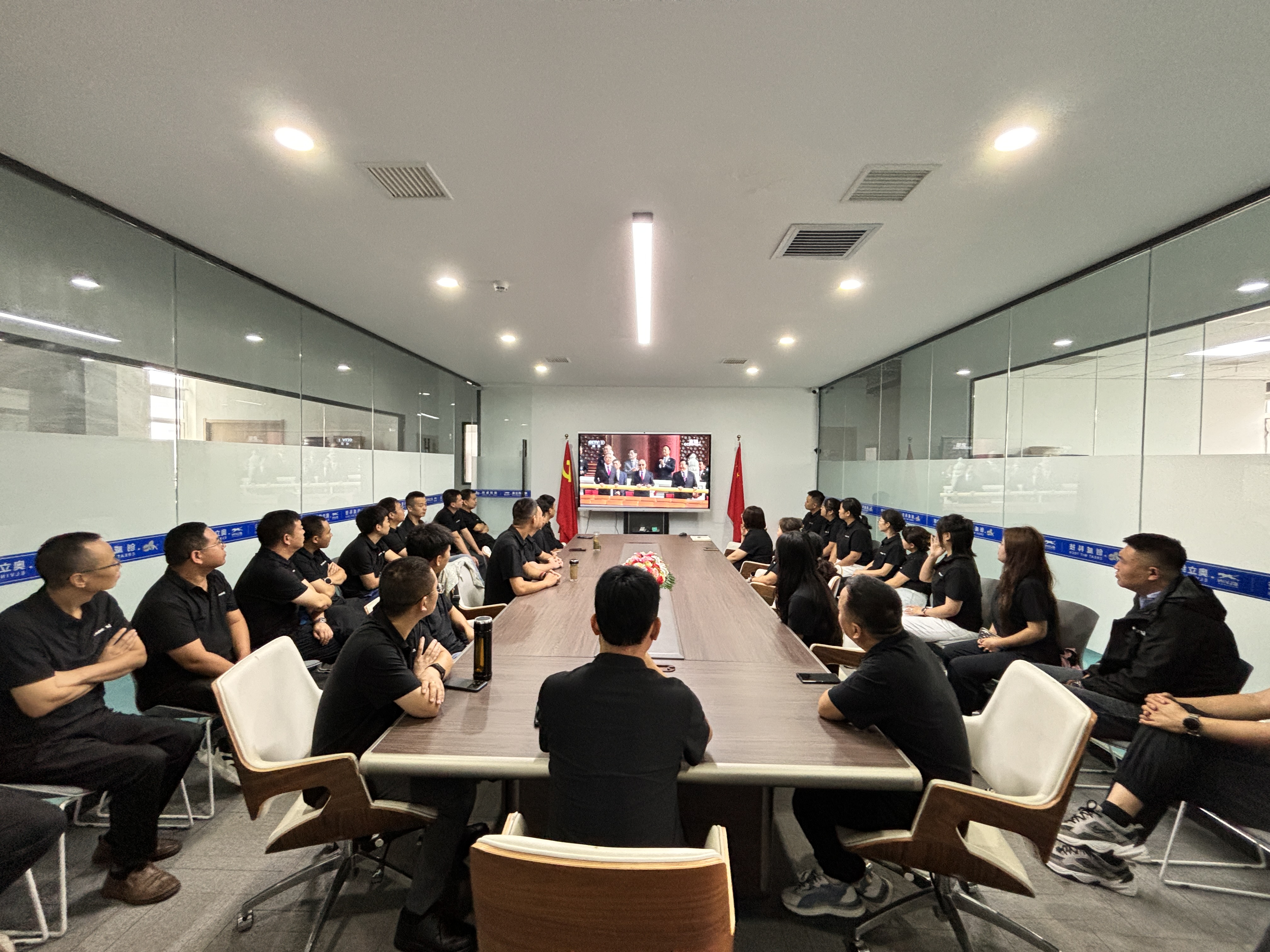 與國(guó)同夢(mèng)，與有榮焉 | 創(chuàng)威科技集體觀看閱兵儀式